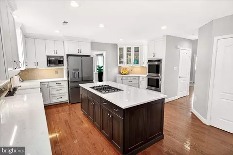 Kitchen - 19629 Selby Ave, Poolesville, MD 20837 photo 5 of 12
