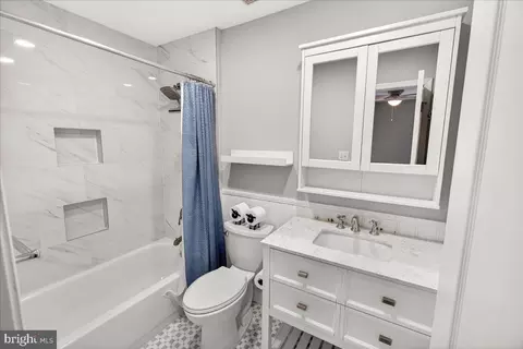 Bath - 19629 Selby Ave, Poolesville, MD 20837 photo 3 of 5