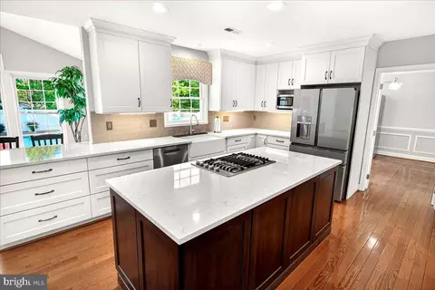 Kitchen - 19629 Selby Ave, Poolesville, MD 20837 photo 4 of 12