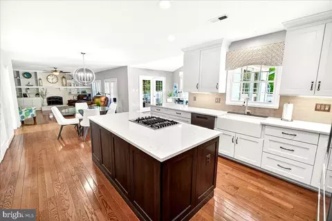 Kitchen - 19629 Selby Ave, Poolesville, MD 20837 photo 2 of 12