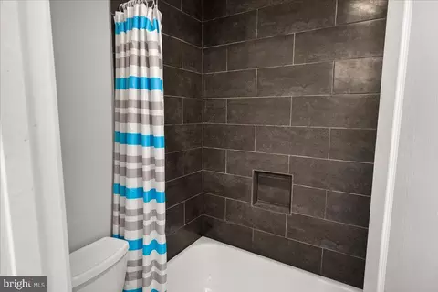Bath - 19629 Selby Ave, Poolesville, MD 20837 photo 4 of 5