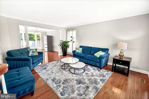 Living - 19629 Selby Ave, Poolesville, MD 20837 photo 2 of 3