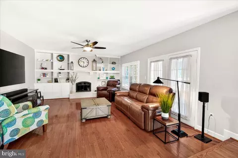 Living - 19629 Selby Ave, Poolesville, MD 20837 photo 1 of 3