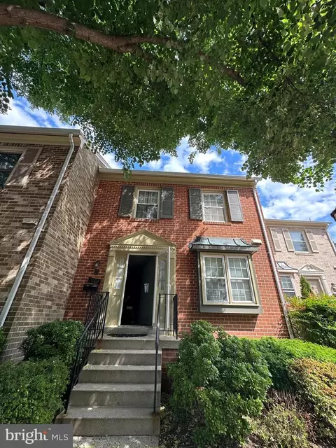 7602 Westlake Ter #19, Bethesda, MD 20817