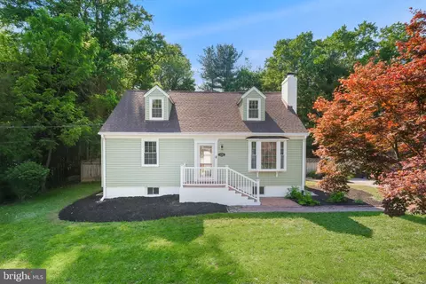 12718 Meadowood Dr, Silver Spring, MD 20904