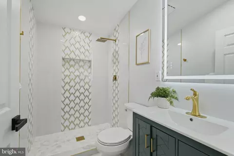 Bath - 12718 Meadowood Dr, Silver Spring, MD 20904 photo 3 of 4