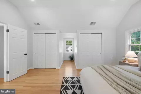 Entry Way - 12718 Meadowood Dr, Silver Spring, MD 20904 photo 2 of 4