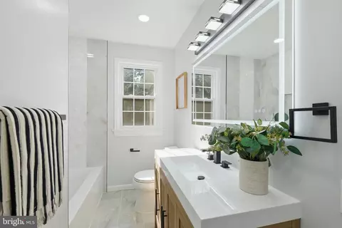 Bath - 12718 Meadowood Dr, Silver Spring, MD 20904 photo 4 of 4