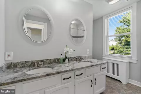 Bath - 736 Dennis Ave, Silver Spring, MD 20901 photo 1 of 5