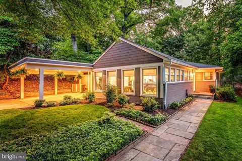 10400 Crestmoor Dr, Silver Spring, MD 20901