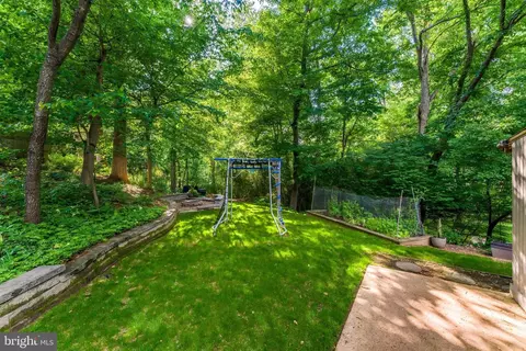 Exterior - 10400 Crestmoor Dr, Silver Spring, MD 20901 photo 6 of 7