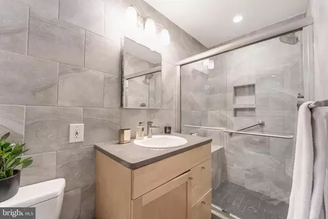 Bath - 10400 Crestmoor Dr, Silver Spring, MD 20901 photo 1 of 4