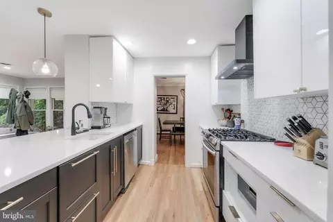 Kitchen - 10400 Crestmoor Dr, Silver Spring, MD 20901 photo 2 of 3