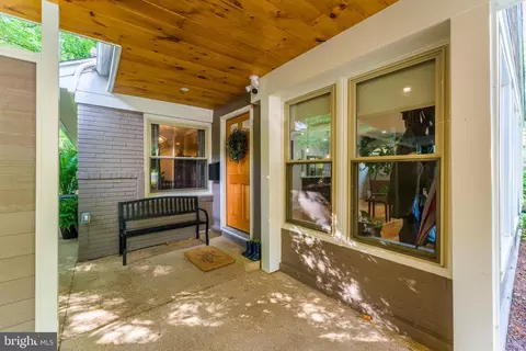 Exterior - 10400 Crestmoor Dr, Silver Spring, MD 20901 photo 2 of 7