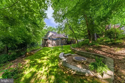 Exterior - 10400 Crestmoor Dr, Silver Spring, MD 20901 photo 4 of 7