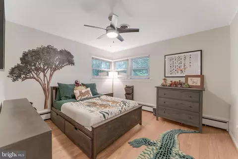 Bedroom - 10400 Crestmoor Dr, Silver Spring, MD 20901 photo 3 of 4