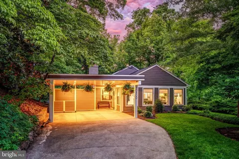 Exterior - 10400 Crestmoor Dr, Silver Spring, MD 20901 photo 1 of 7