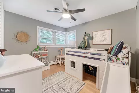 Bedroom - 10400 Crestmoor Dr, Silver Spring, MD 20901 photo 2 of 4