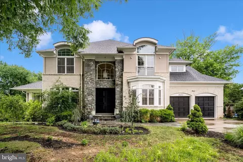 10221 Tyburn Ter, Bethesda, MD 20814