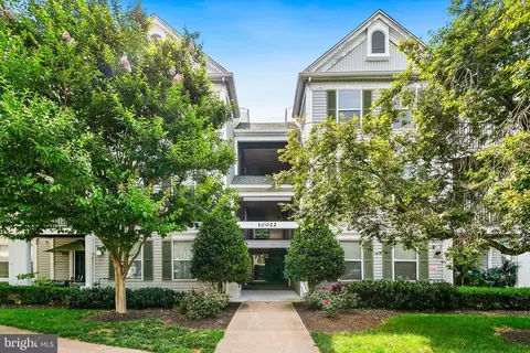 10022 Vanderbilt Cir #10, Rockville, MD 20850