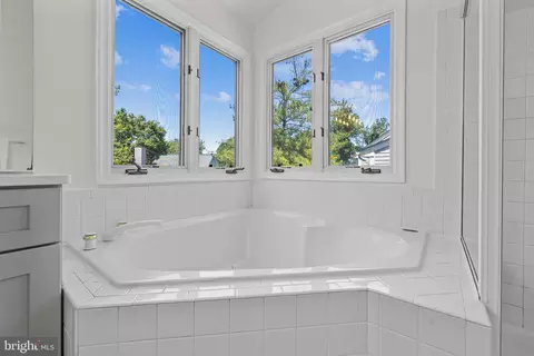 Bath - 2616 Hershfield Ct, Silver Spring, MD 20904 photo 4 of 8