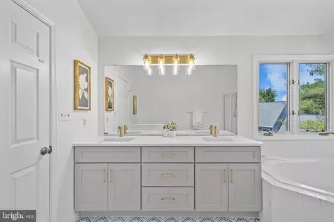 Bath - 2616 Hershfield Ct, Silver Spring, MD 20904 photo 2 of 8