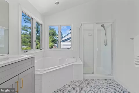 Bath - 2616 Hershfield Ct, Silver Spring, MD 20904 photo 3 of 8