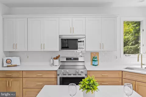 Kitchen - 2616 Hershfield Ct, Silver Spring, MD 20904 photo 5 of 7