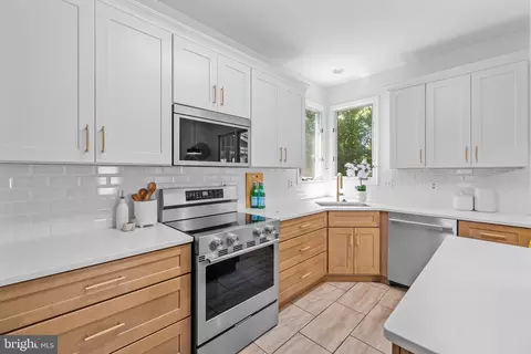 Kitchen - 2616 Hershfield Ct, Silver Spring, MD 20904 photo 4 of 7