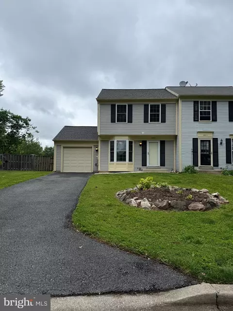 19819 Filbert Dr, Gaithersburg, MD 20879