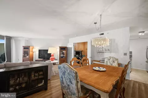 7111 Woodmont Ave #709, Chevy Chase, MD 20815