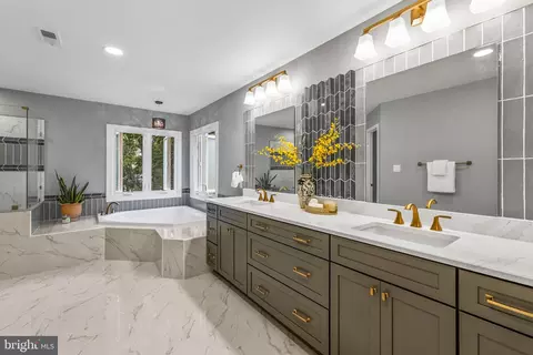 Bath - 19609 Bruner Way, Poolesville, MD 20837 photo 1 of 8