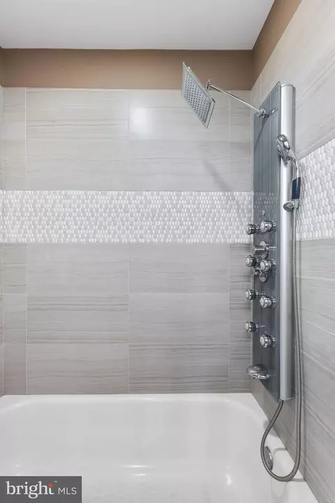 Bath - 19609 Bruner Way, Poolesville, MD 20837 photo 7 of 8