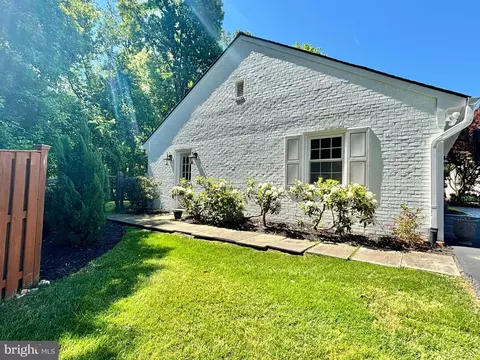 Exterior - 8101 Buckspark Ln E, Potomac, MD 20854 photo 4 of 9
