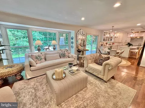 Living - 8101 Buckspark Ln E, Potomac, MD 20854 photo 4 of 6