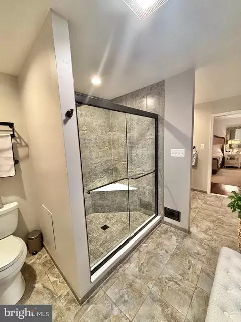 Bath - 8101 Buckspark Ln E, Potomac, MD 20854 photo 4 of 7
