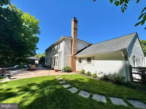 Exterior - 8101 Buckspark Ln E, Potomac, MD 20854 photo 6 of 9