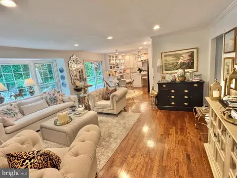 Living - 8101 Buckspark Ln E, Potomac, MD 20854 photo 5 of 6
