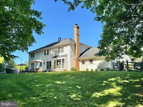Exterior - 8101 Buckspark Ln E, Potomac, MD 20854 photo 5 of 9