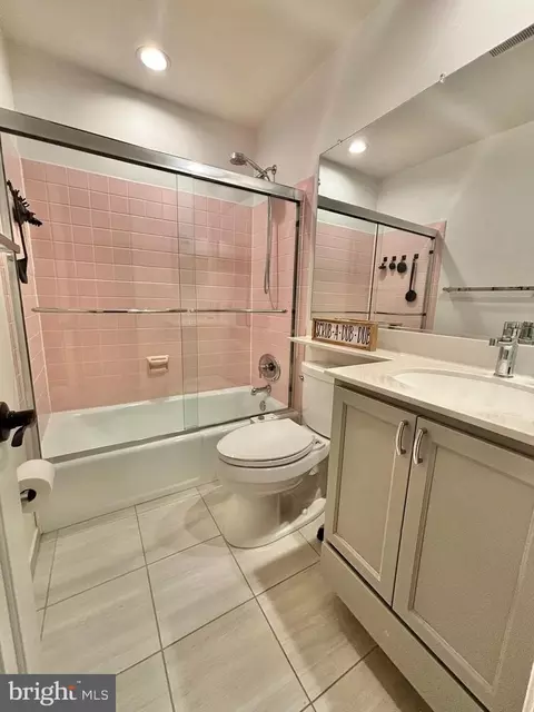 Bath - 8101 Buckspark Ln E, Potomac, MD 20854 photo 5 of 7