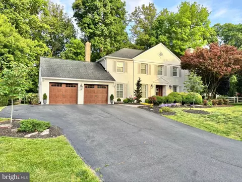 Exterior - 8101 Buckspark Ln E, Potomac, MD 20854 photo 2 of 9