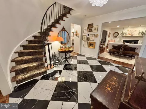 Entry Way - 8101 Buckspark Ln E, Potomac, MD 20854 photo 3 of 4