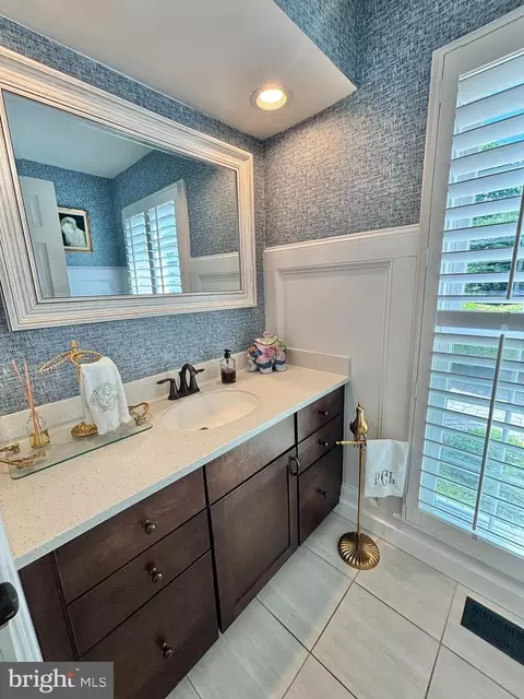 Bath - 8101 Buckspark Ln E, Potomac, MD 20854 photo 1 of 7
