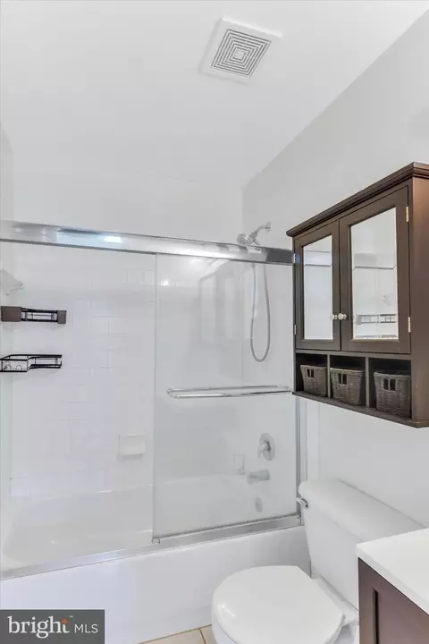 Bath - 14323 Gate Dancer Ln, Boyds, MD 20841 photo 2 of 2