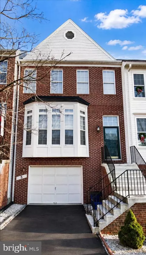 5 Battery Bend Ct, Montgomery Village, MD 20886