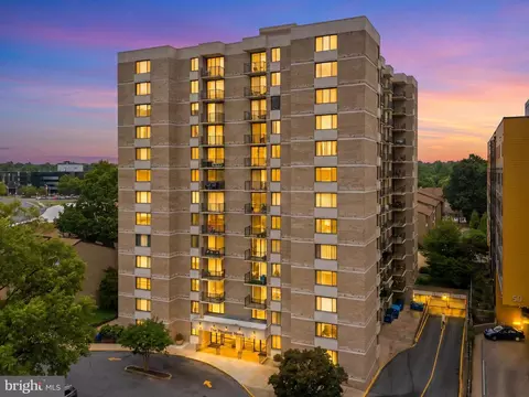 4 Monroe St #610, Rockville, MD 20850