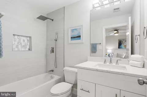 Bath - 16502 Harbour Town Dr, Ashton, MD 20861 photo 5 of 7