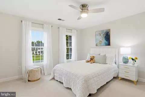 Bedroom - 16502 Harbour Town Dr, Ashton, MD 20861 photo 7 of 10