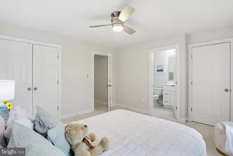 Bedroom - 16502 Harbour Town Dr, Ashton, MD 20861 photo 8 of 10