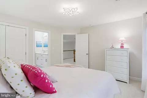 Bedroom - 16502 Harbour Town Dr, Ashton, MD 20861 photo 4 of 10